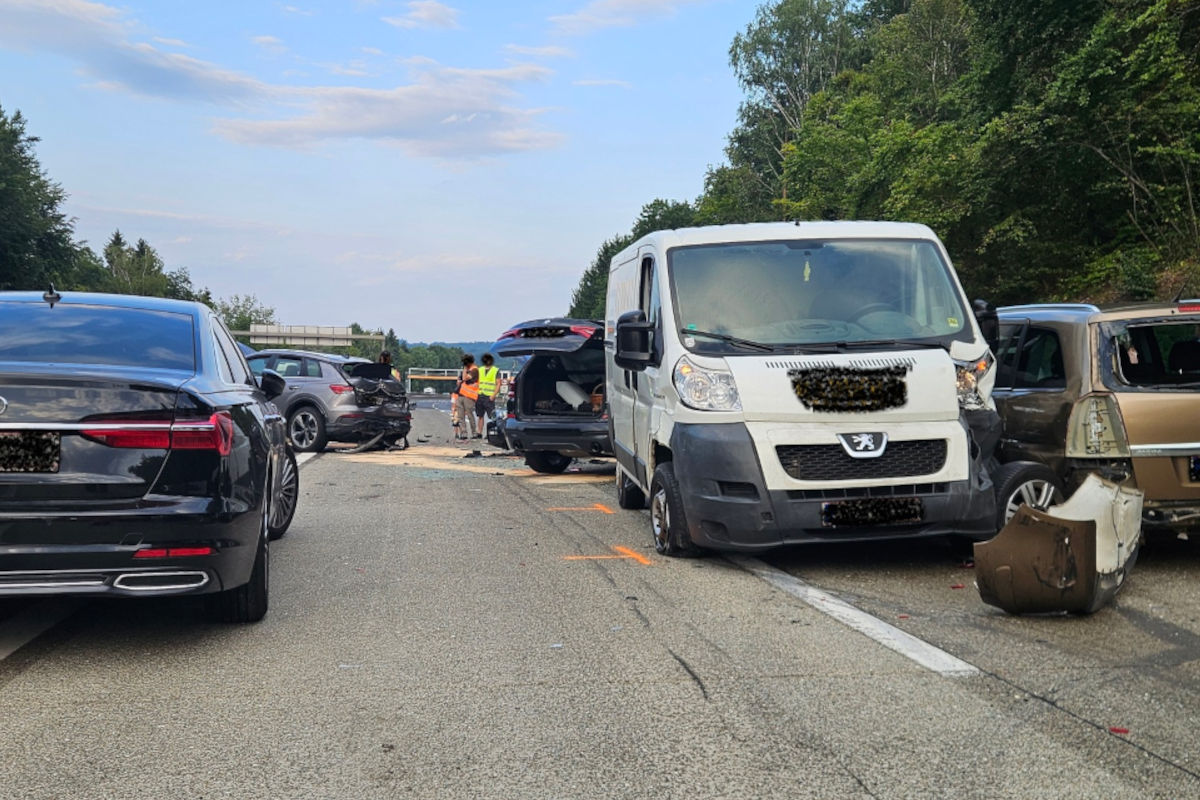 A2 Laßnitzhöhe ST – Eisenstange als Auslöser für Massenkarambolage