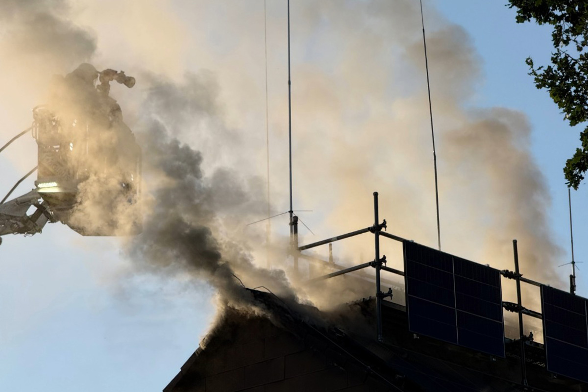 Recklinghausen NW – Mehrfamilienhaus nach Dachstuhlbrand unbewohnbar