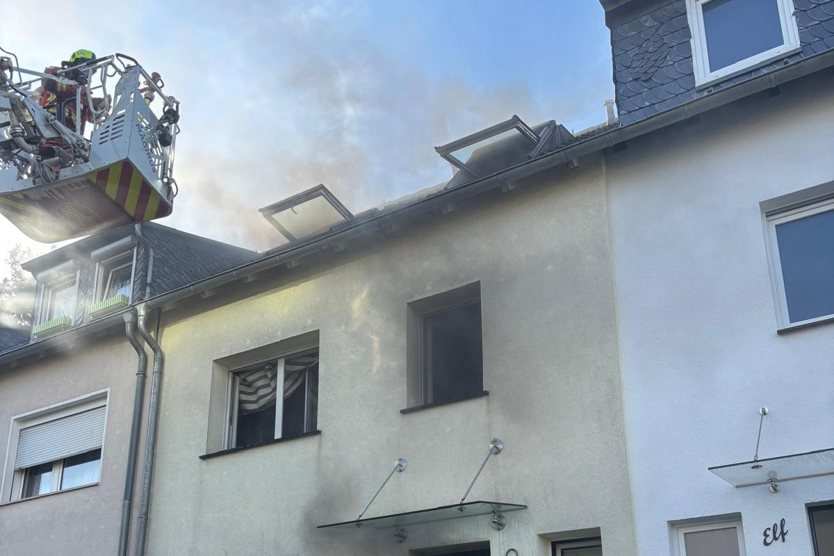 Velbert NW – Brand eines Kellers in Reihenhaus