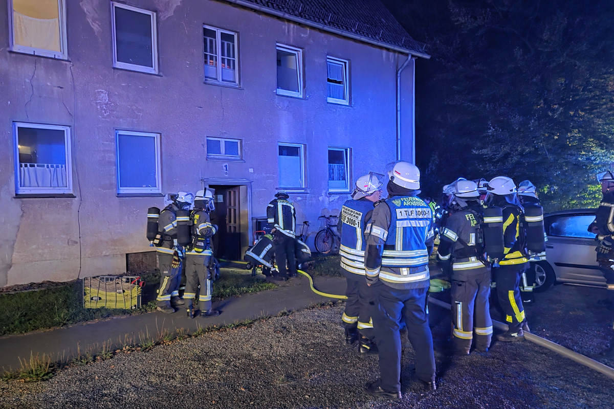 Arnsberg NW – Zwei Verletzte bei Zimmerbrand