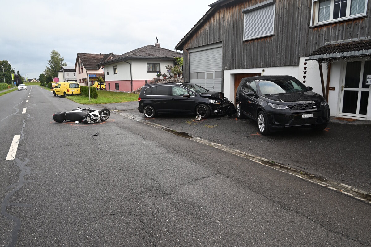 Haag SG – Sekundenschlaf führt zu Unfall mit mehreren Fahrzeugen