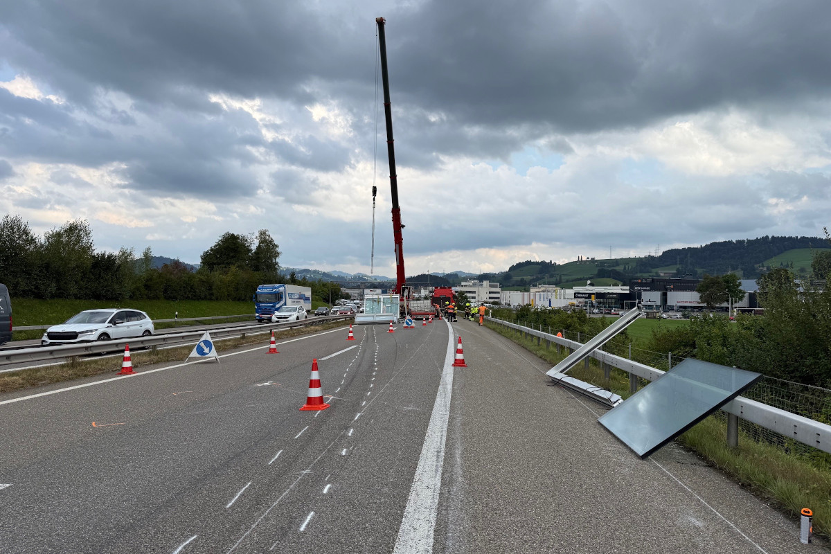 A1 Gossau SG – Totalsperre auf Autobahn nach Unfall eines Lastwagen