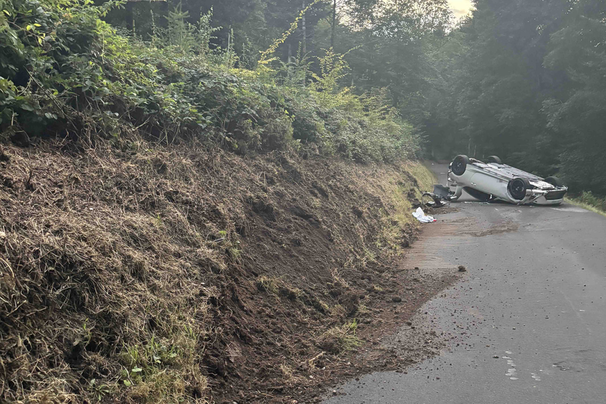 Zofingen AG – Auto überschlägt sich bei Selbstunfall