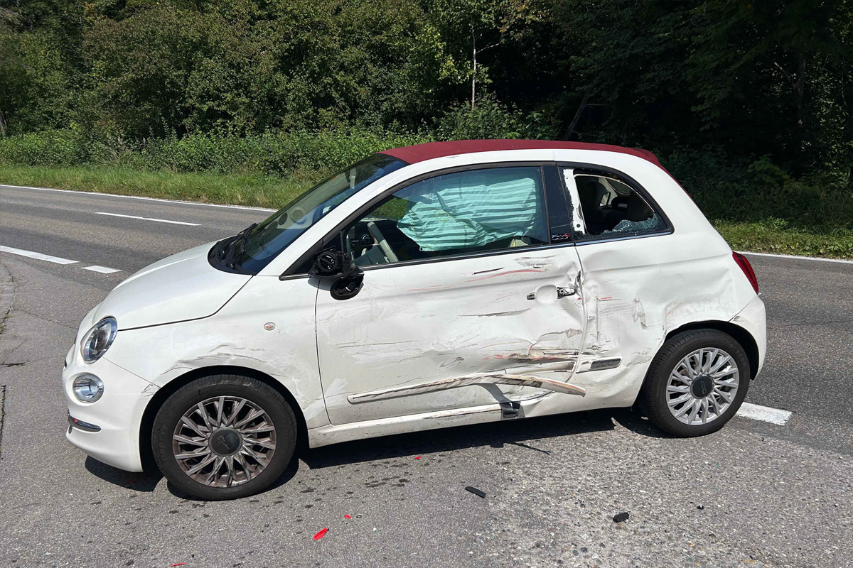 Bremgarten AG – Töfffahrer bei Kollision mit Auto verletzt