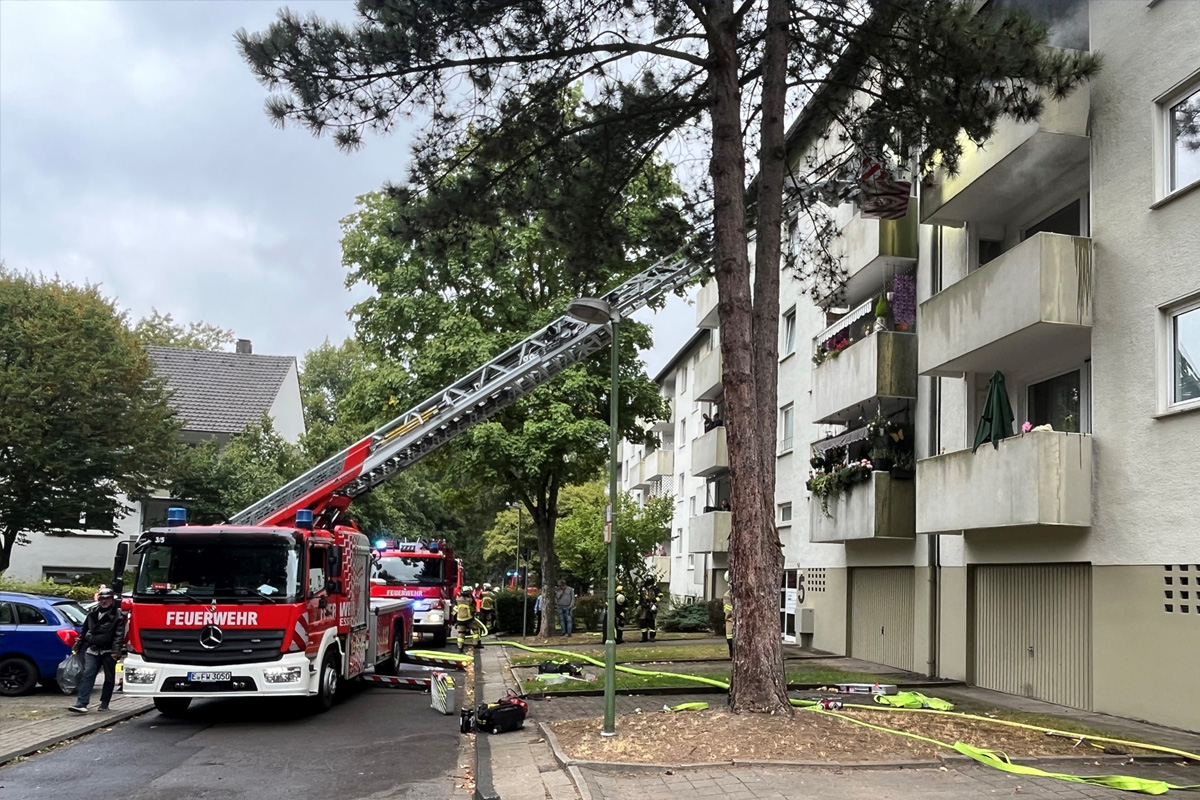 Essen NW – Balkonbrand in Mehrfamilienhaus