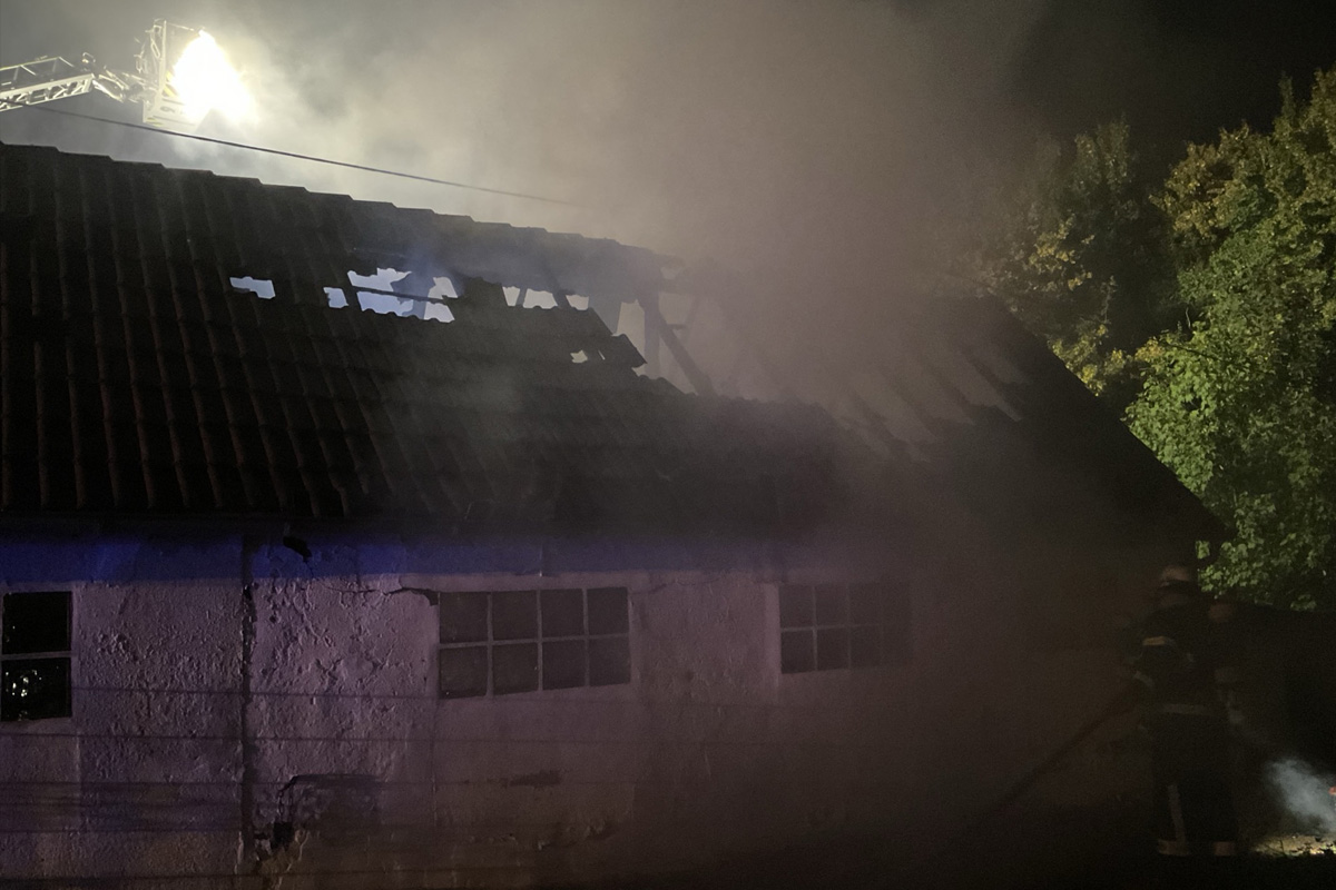 Dortmund NW – Brand einer Garage zerstört Fahrzeuge und Werkstatt