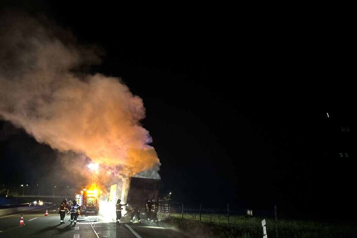 Kriegstetten SO – LKW-Anhänger brennt auf A1