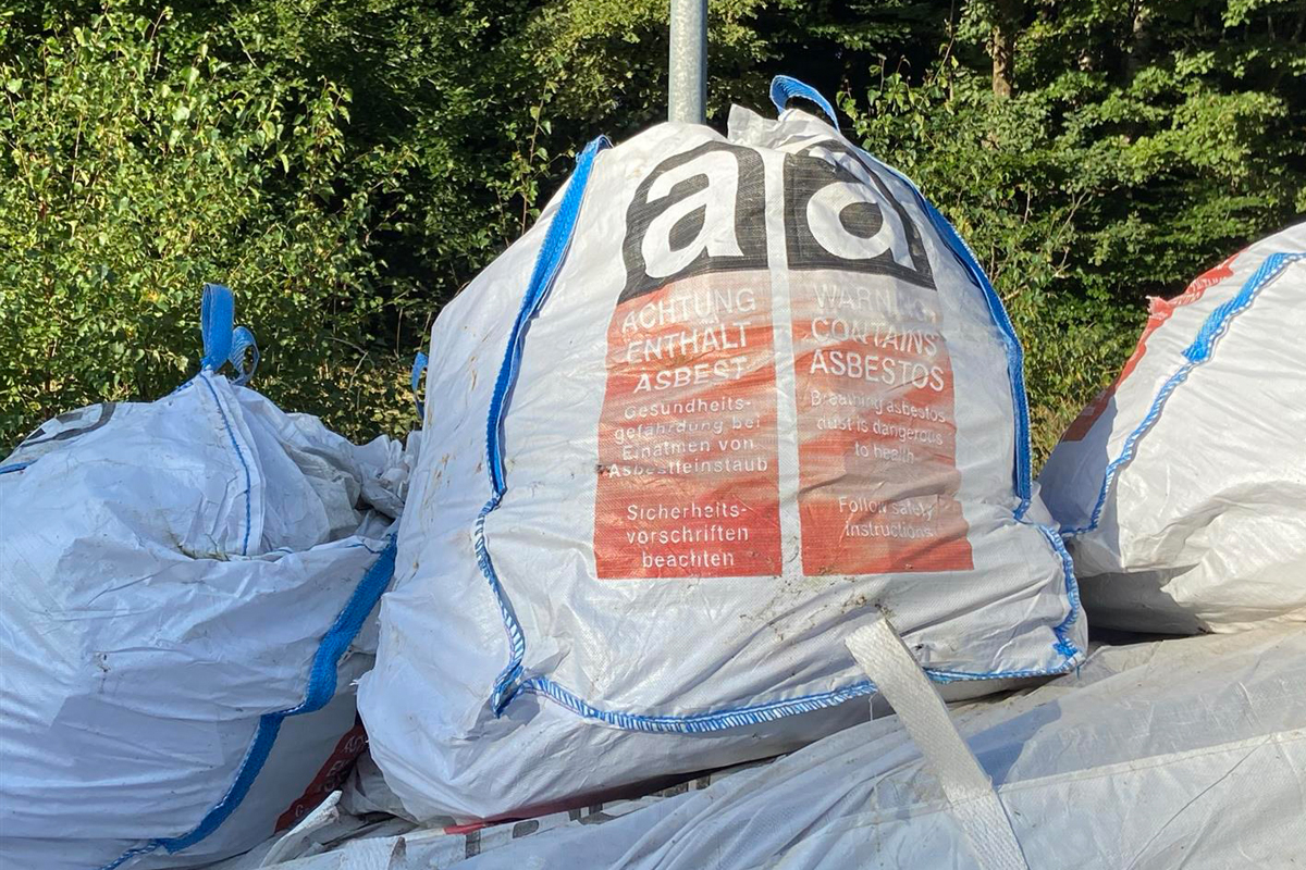 Morbach RP – Illegale Entsorgung von Asbest an der B327