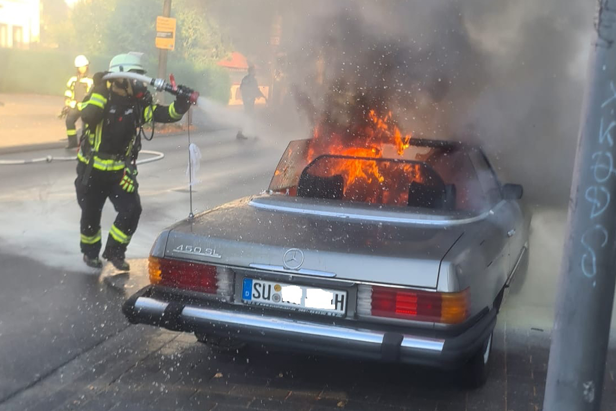 Hennef NW – Oldtimer Mercedes 450 SL brennt vollständig aus