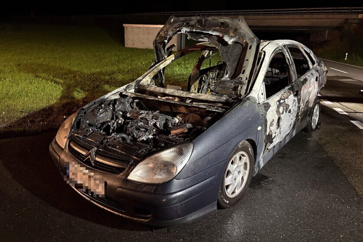 Mels SG – Auto brennt aus – Strasse kurzzeitig gesperrt