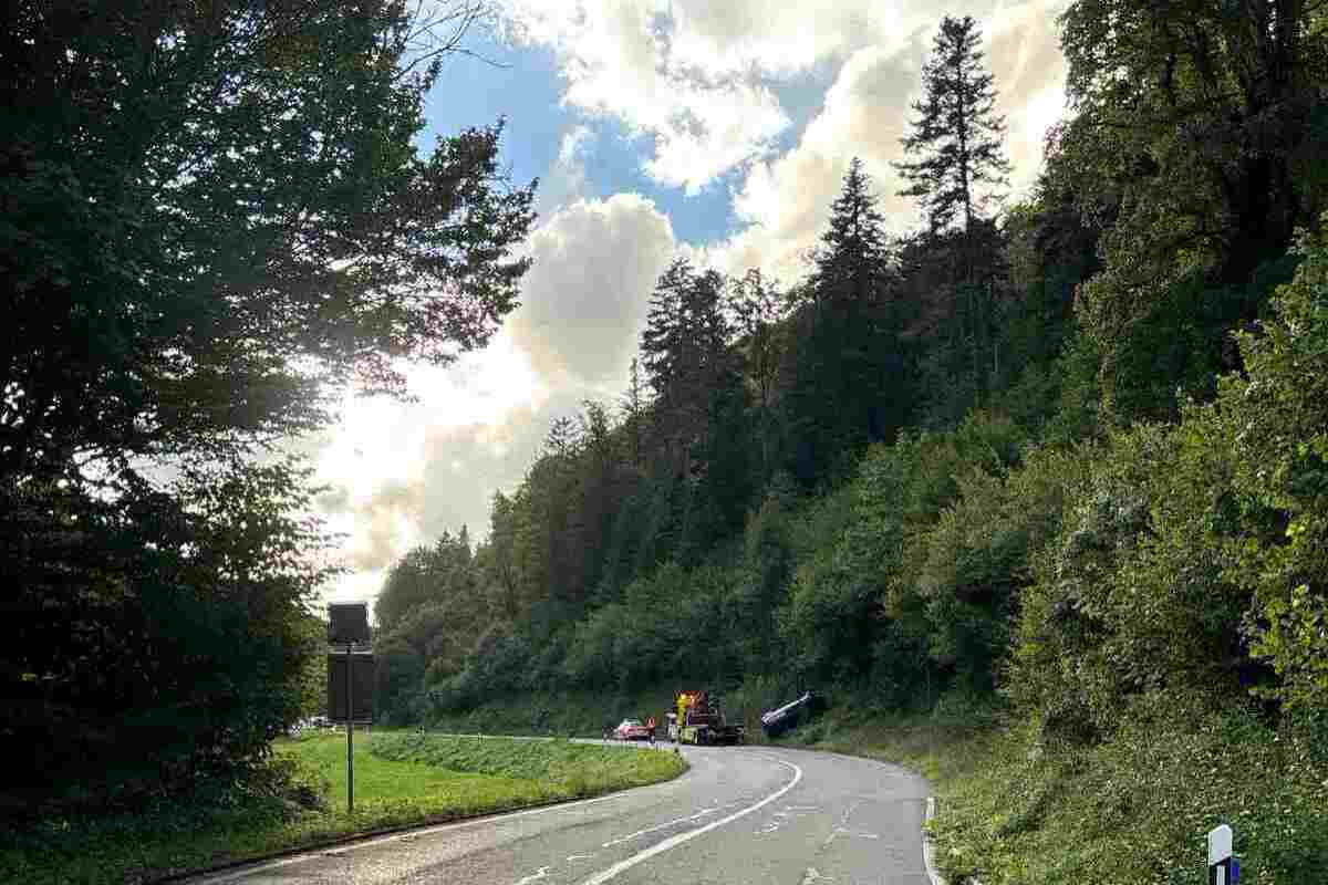 Kleinlützel SO – Auto überschlägt sich bei Unfall