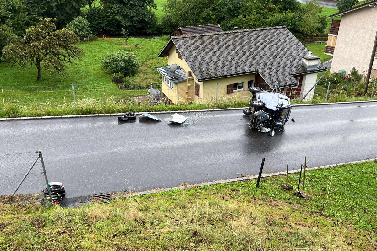 Uznach SG – Kollision zwischen Elektromobil und Auto