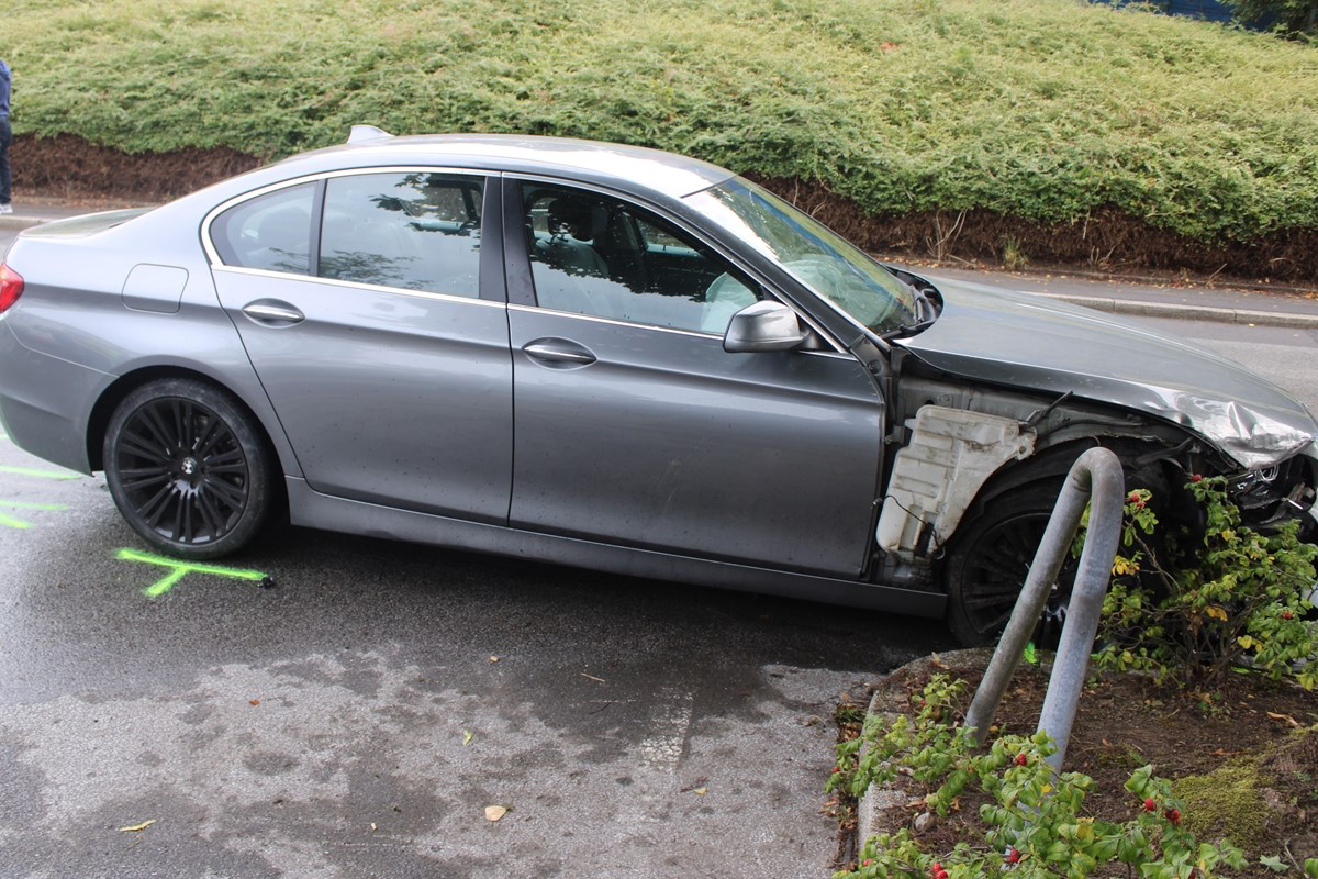 Wermelskirchen NW – 17-Jähriger ohne Führerschein nach Unfall schwer verletzt