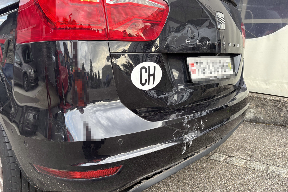 Niederbüren SG – Töff prallt in Auto