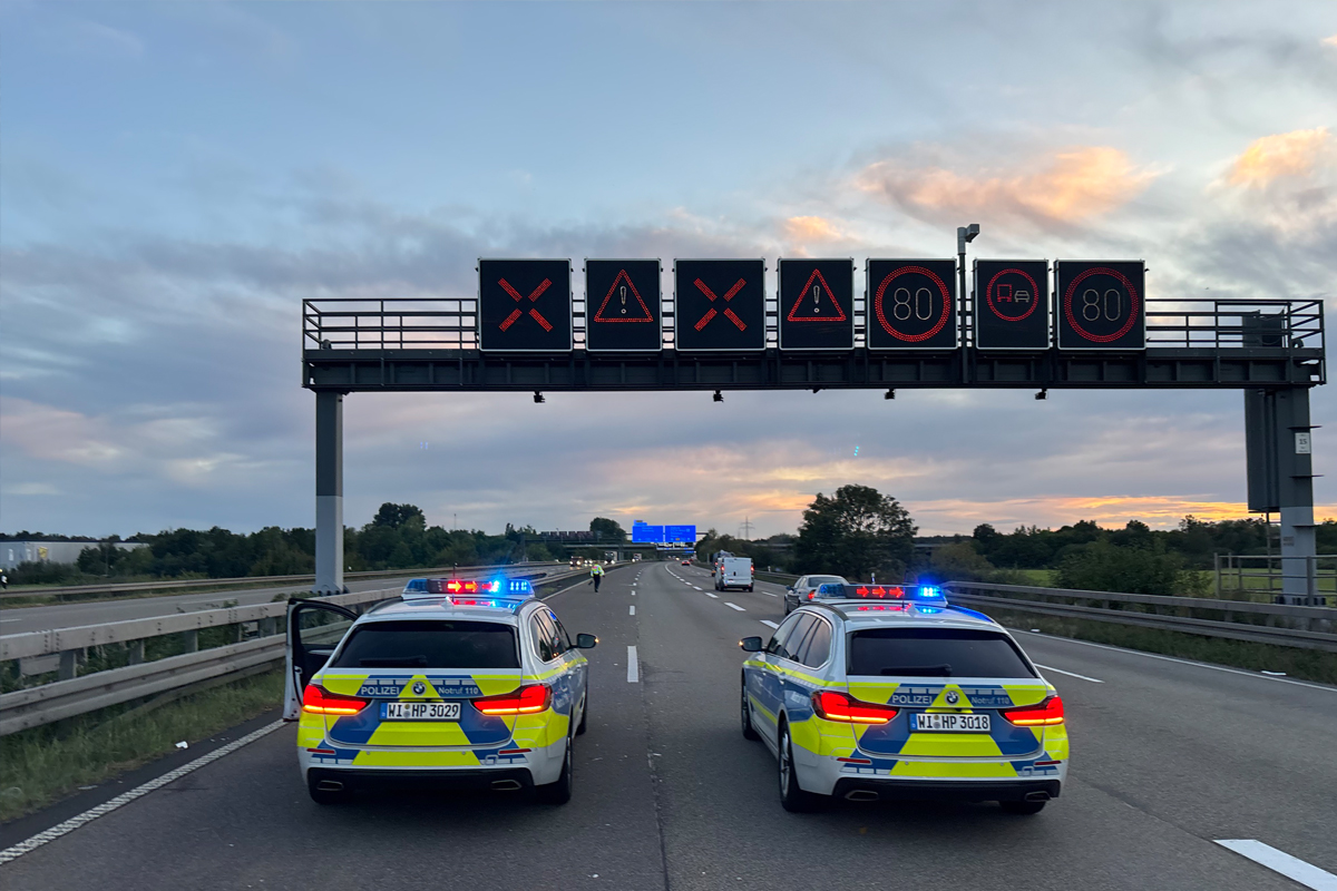 A45 Langenselbold HE – Inhalt einer Dachbox auf Autobahn verloren