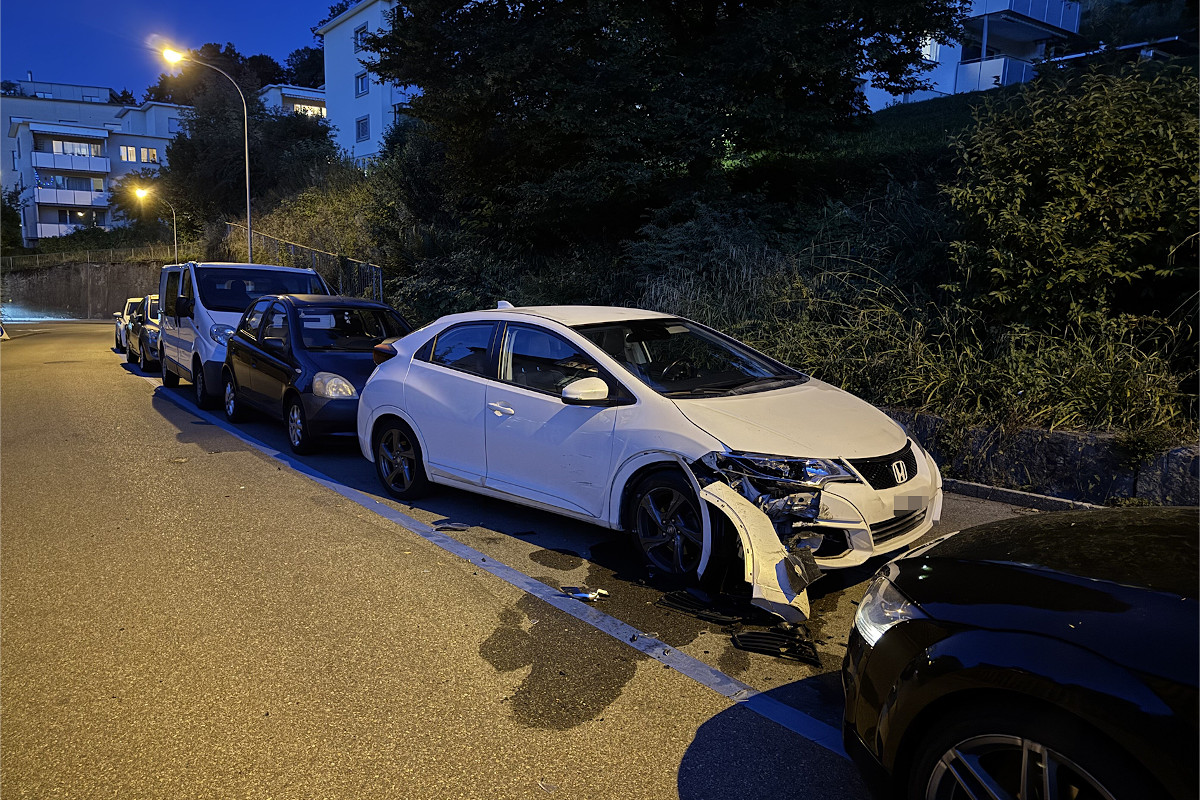 St.Gallen – Fahrunfähig mit Zaun und Auto kollidiert
