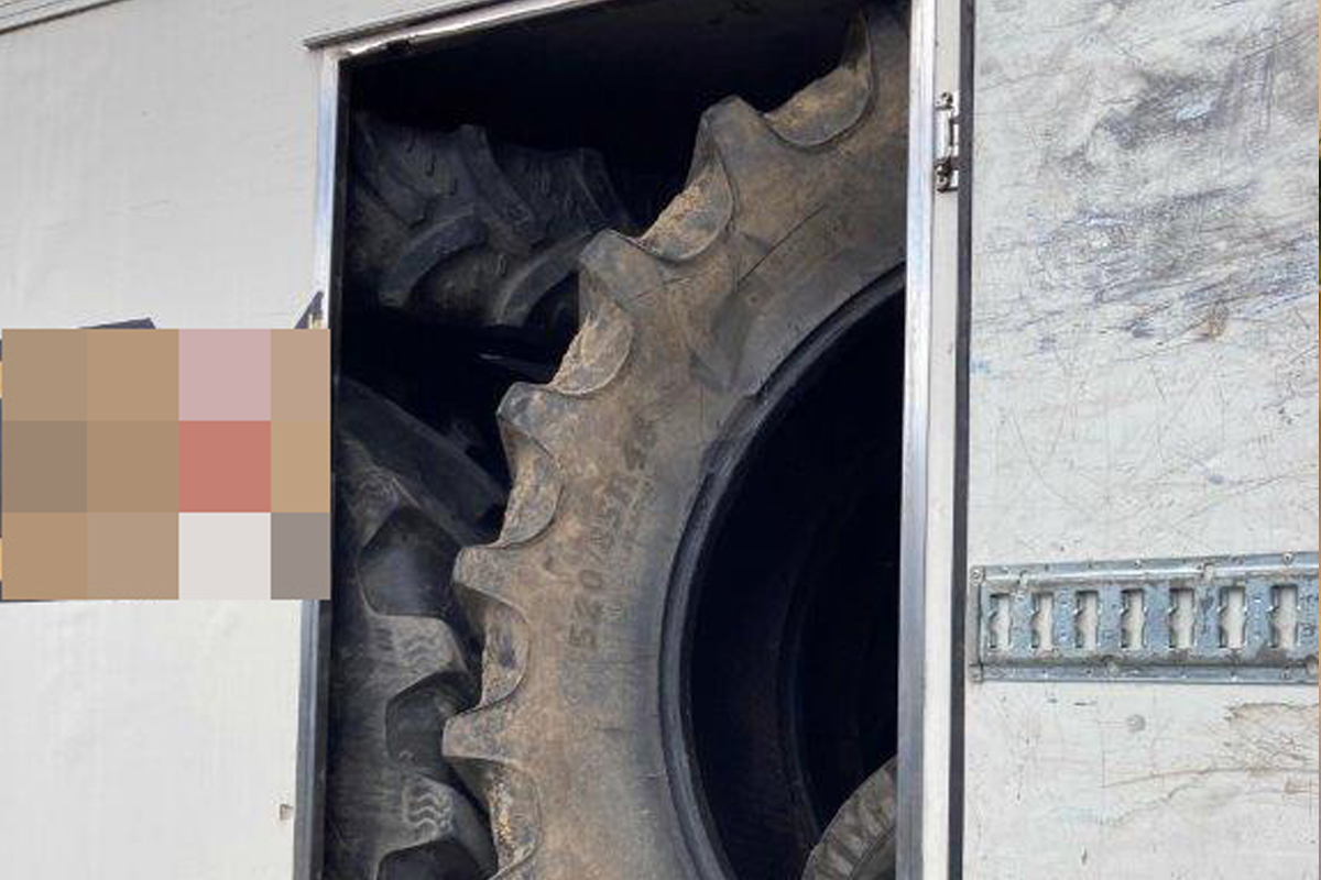 Brakel NW – Polizei stoppt überladenen Transporter