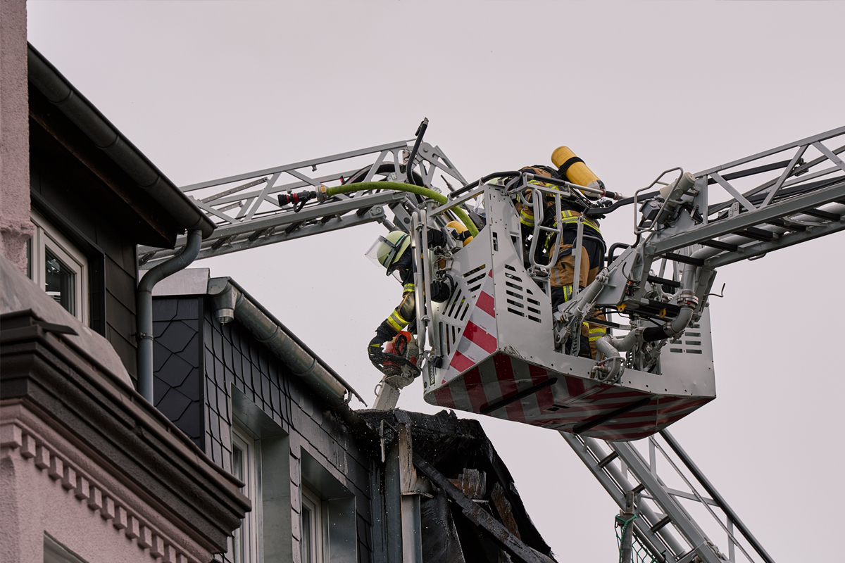 Essen NW – Gebäude nach Dachstuhlbrand unbewohnbar