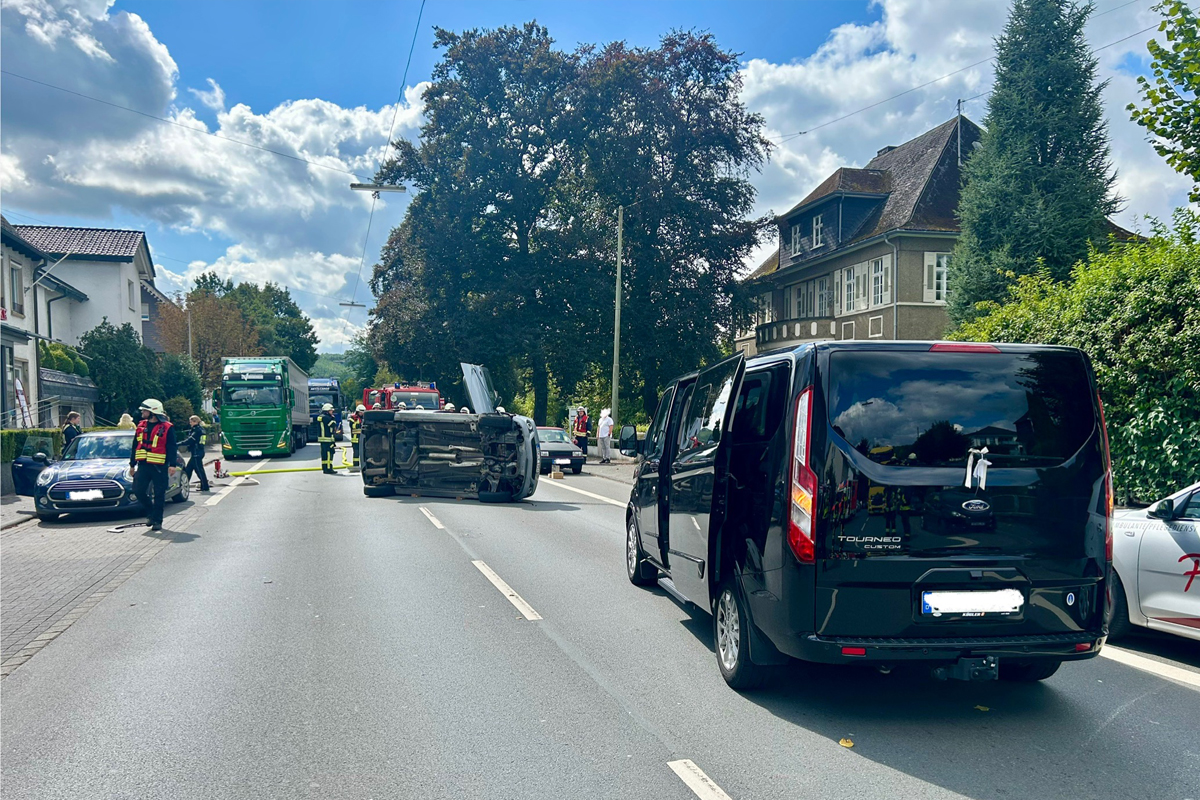 Lennestadt NW – 71-Jährige nach Unfall eingeschlossen