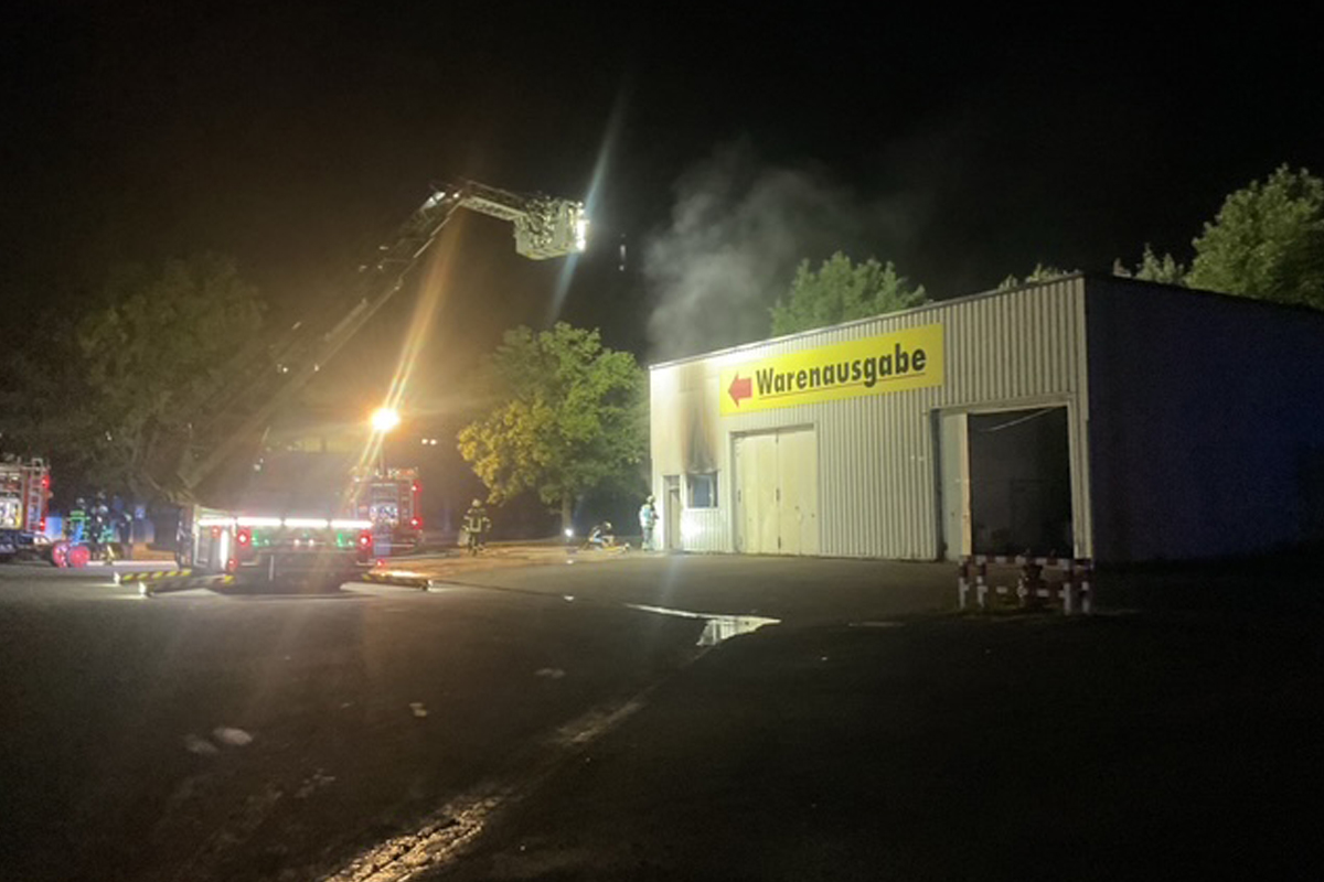 Dortmund NW – Werkstattbrand auf Möbelhausgelände
