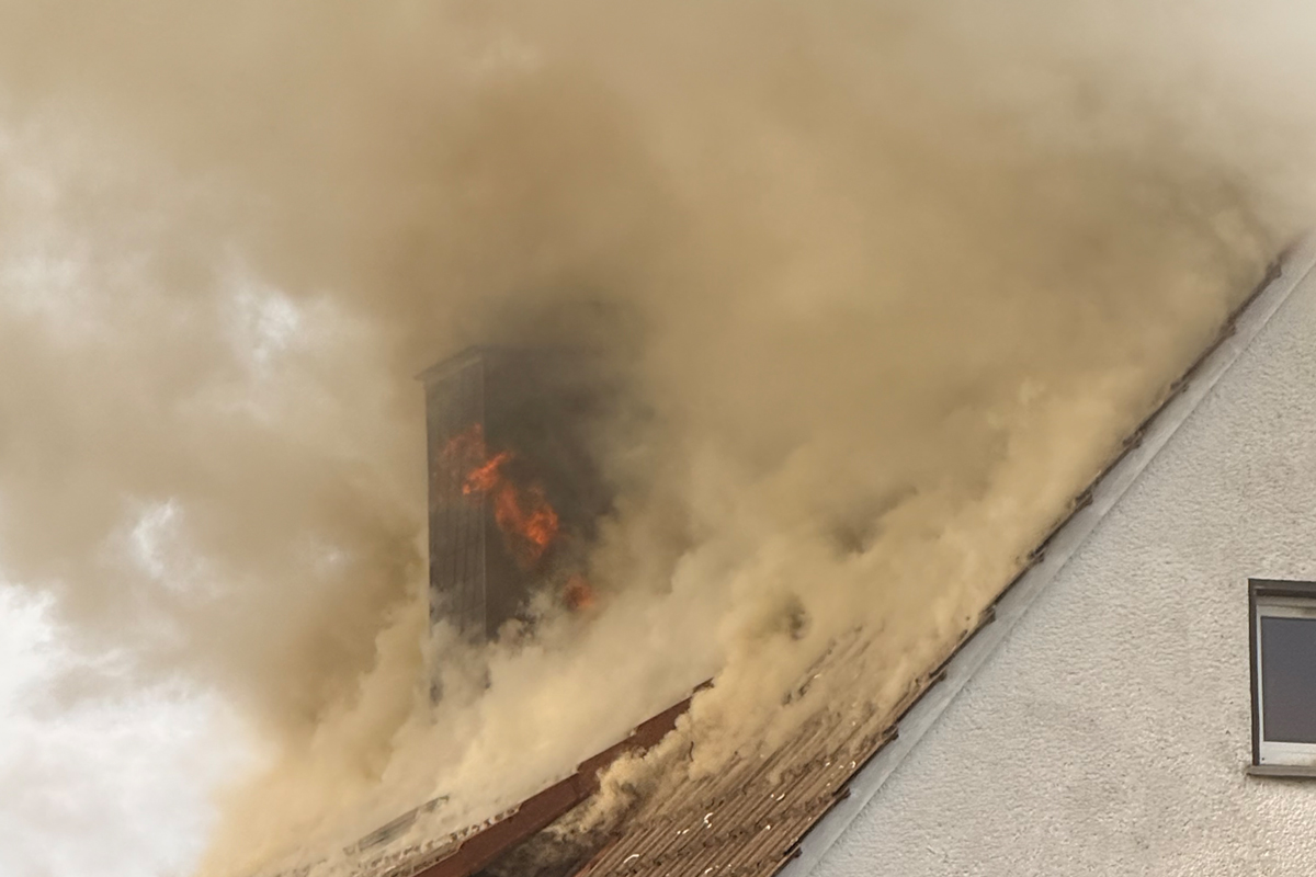 Menden NW – Dachstuhlbrand eines Einfamilienhauses