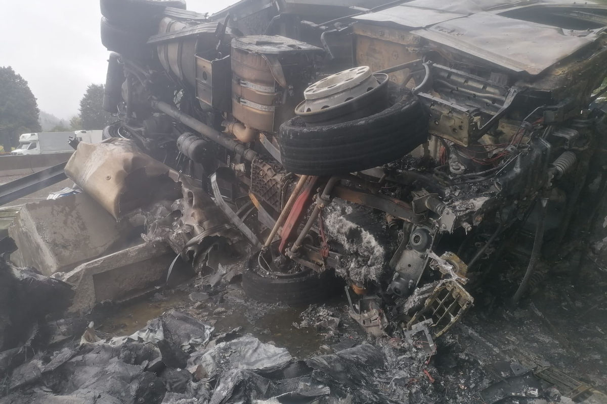 A2 Wernberg K – LKW kippt und gerät in Brand