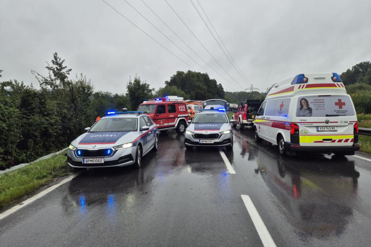 Schwerer Unfall bei Bärnbach ST – LKW überschlägt sich