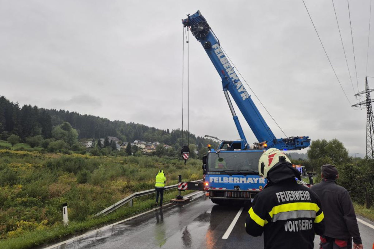 Schwerer Unfall bei Bärnbach ST – LKW überschlägt sich