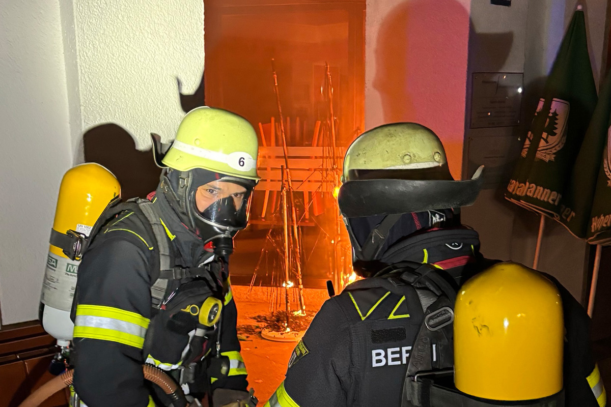 München BY – Starke Rauchentwicklung durch Brand in Eisdiele