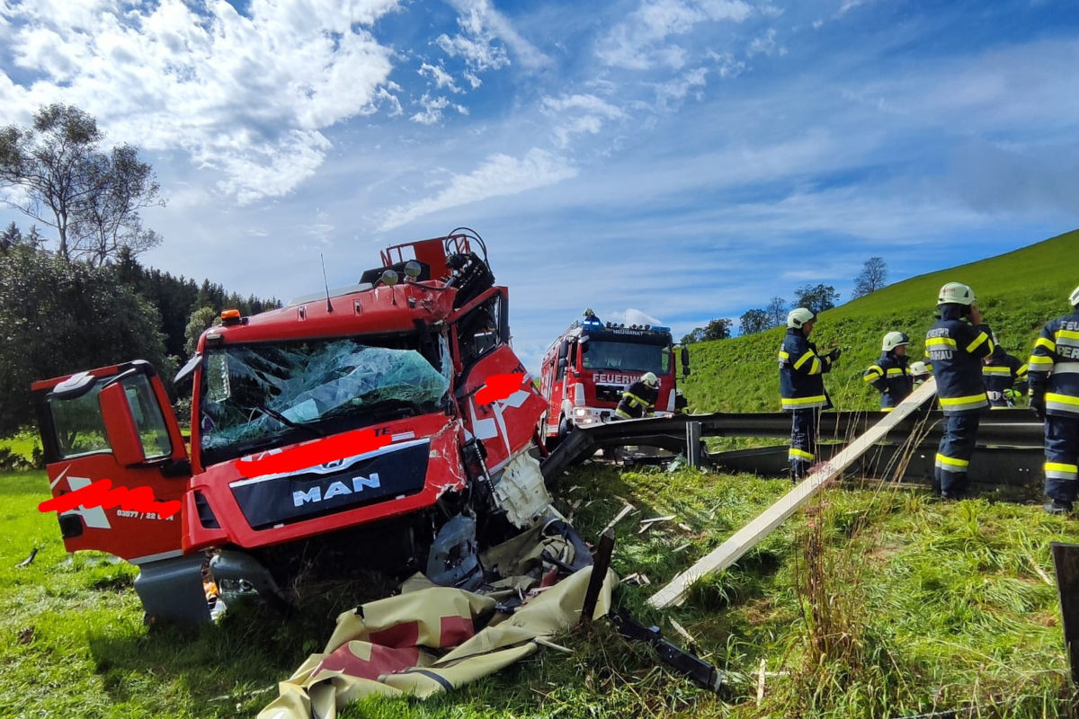 Neumarkt ST – Lenker schwer verletzt bei Unfall mit Lkw
