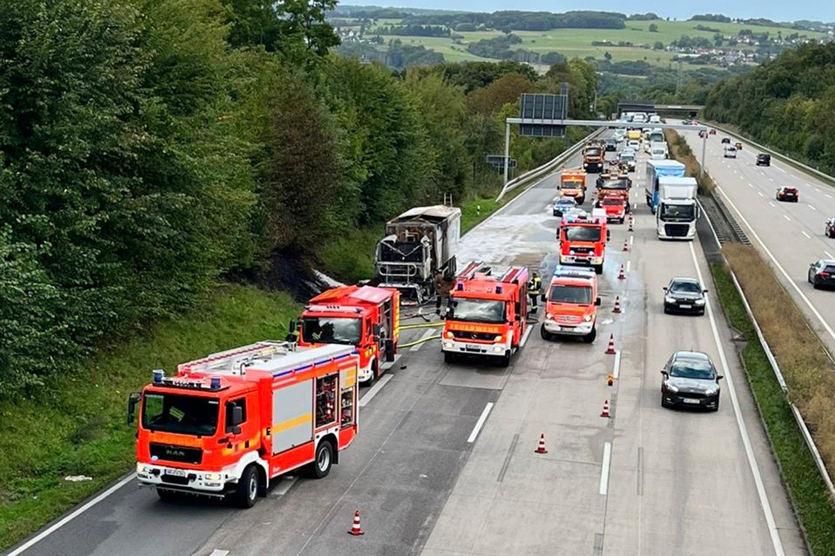 A3 Neustadt/Wied RP – Lkw-Brand sorgt für Vollsperrung auf Autobahn