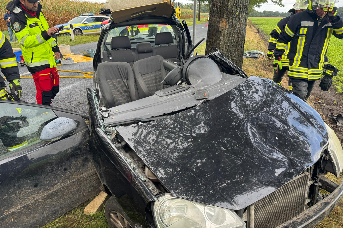 Stade NI – 25-Jähriger bei Unfall eingeklemmt und schwer verletzt