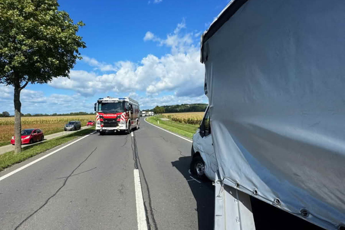 Rudersdorf B – Eine Person verletzt bei Unfall mit Klein-Lkw