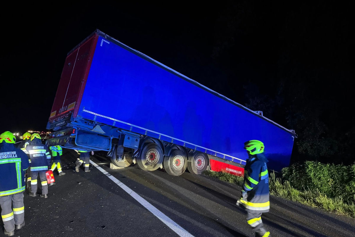 A9 Wagna ST – Lkw prallt bei Unfall gegen Betonwand