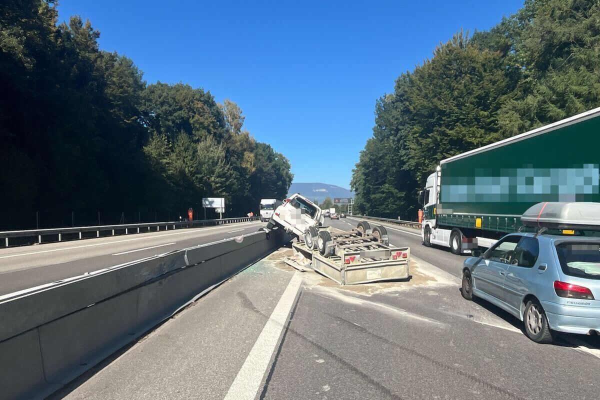 Derendingen SO – Anhänger kippt nach Selbstunfall auf A1