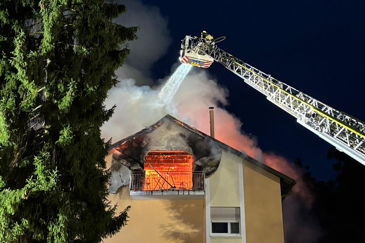 Meersburg BW – Großeinsatz bei Brand von Wohnung im Dachgeschoß