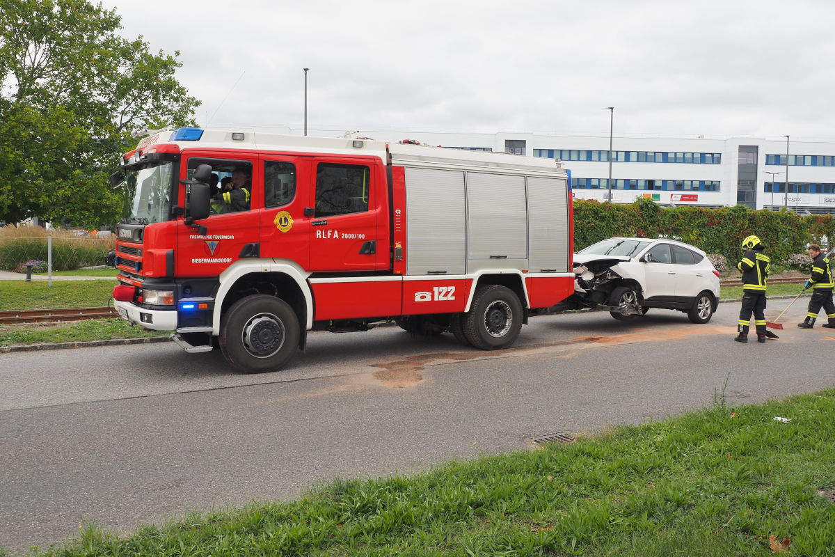 Biedermannsdorf NÖ – Unfall fordert zwei Verletzte