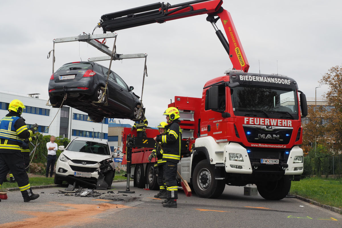 Biedermannsdorf NÖ – Unfall fordert zwei Verletzte