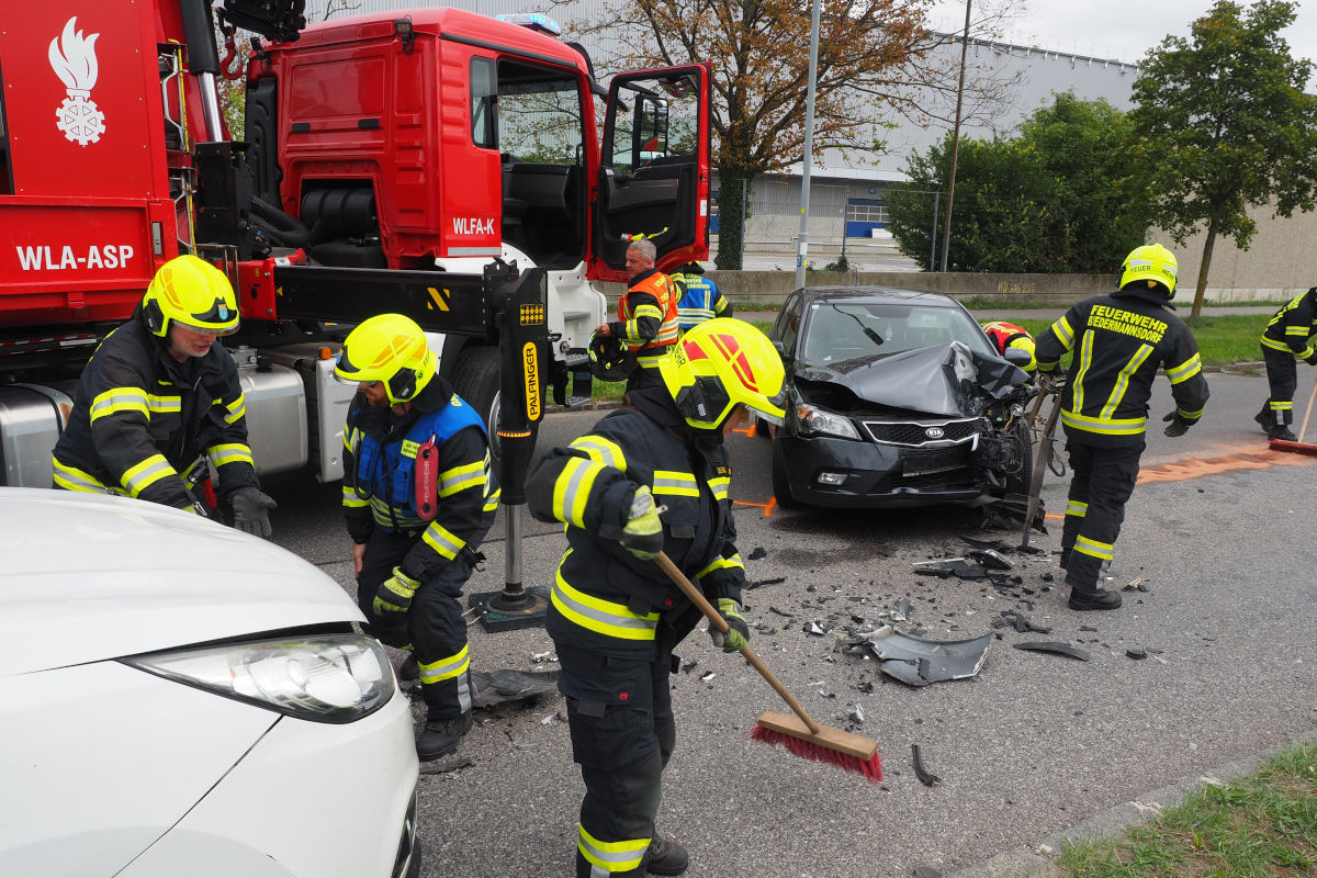 Biedermannsdorf NÖ – Unfall fordert zwei Verletzte