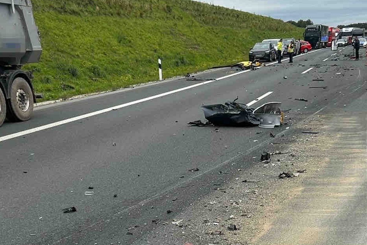 A3 Schlüsselfeld BY – Ferrari und Polestar krachen in Lkw – Gaffer filmen Unfall