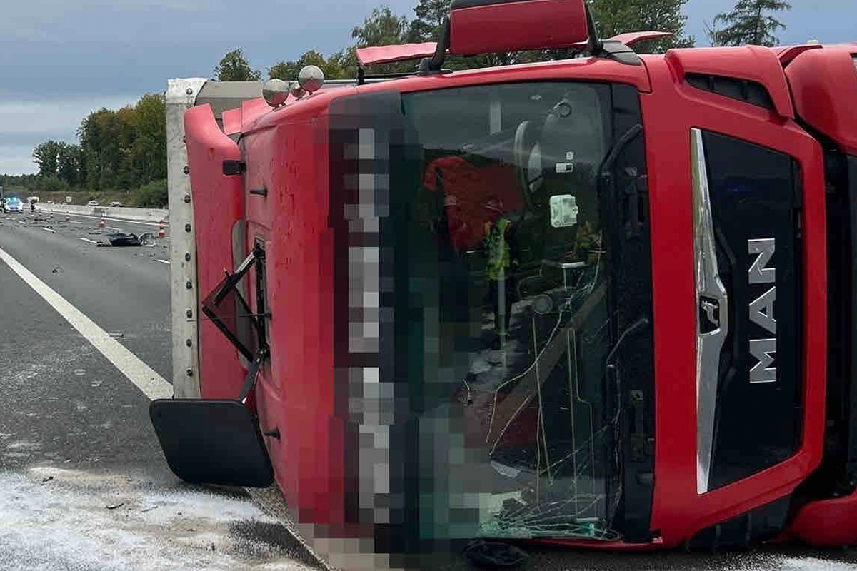 A3 Schlüsselfeld BY – Ferrari und Polestar krachen in Lkw – Gaffer filmen Unfall