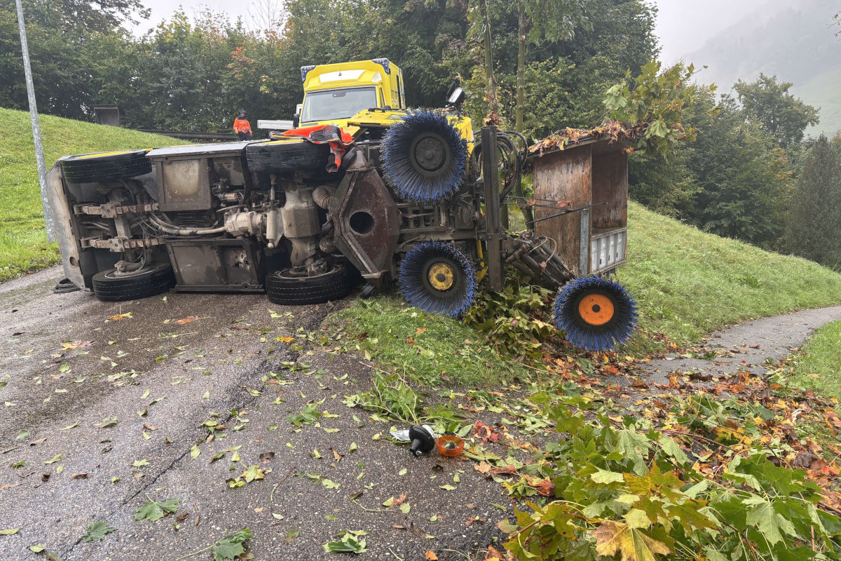 Lichtensteig SG – Junge Frau bei Unfall mit Kehrmaschine verletzt