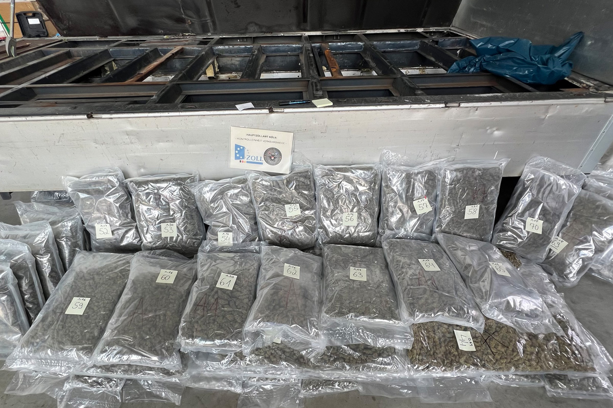Köln NW – Zoll findet 5,5 Kilo Kokain und 63 Kilo Marihuana in Transporter