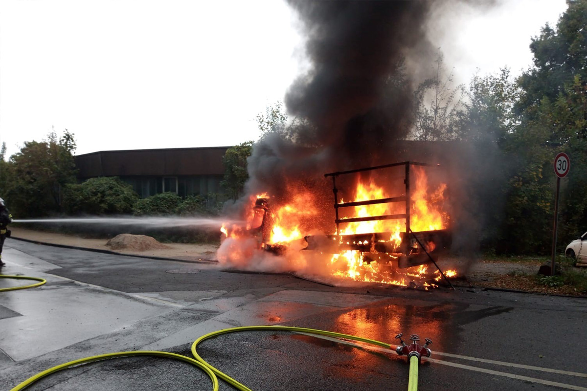 Gevelsberg NW – Lkw gerät während Fahrt in Brand
