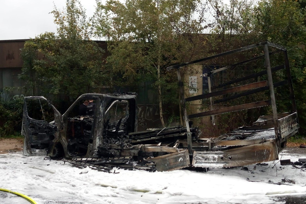 Gevelsberg NW – Lkw gerät während Fahrt in Brand