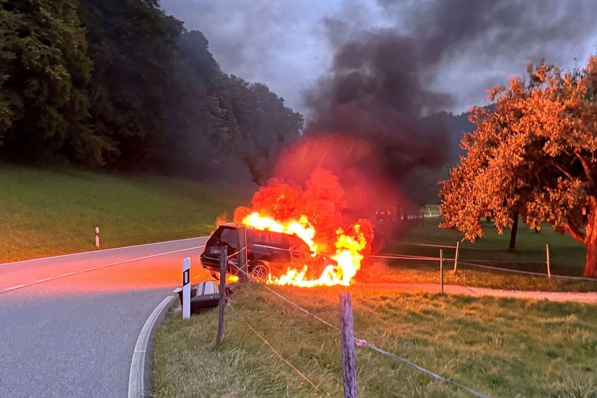 Hauenstein SO – Auto brennt auf Hauptstrasse komplett aus