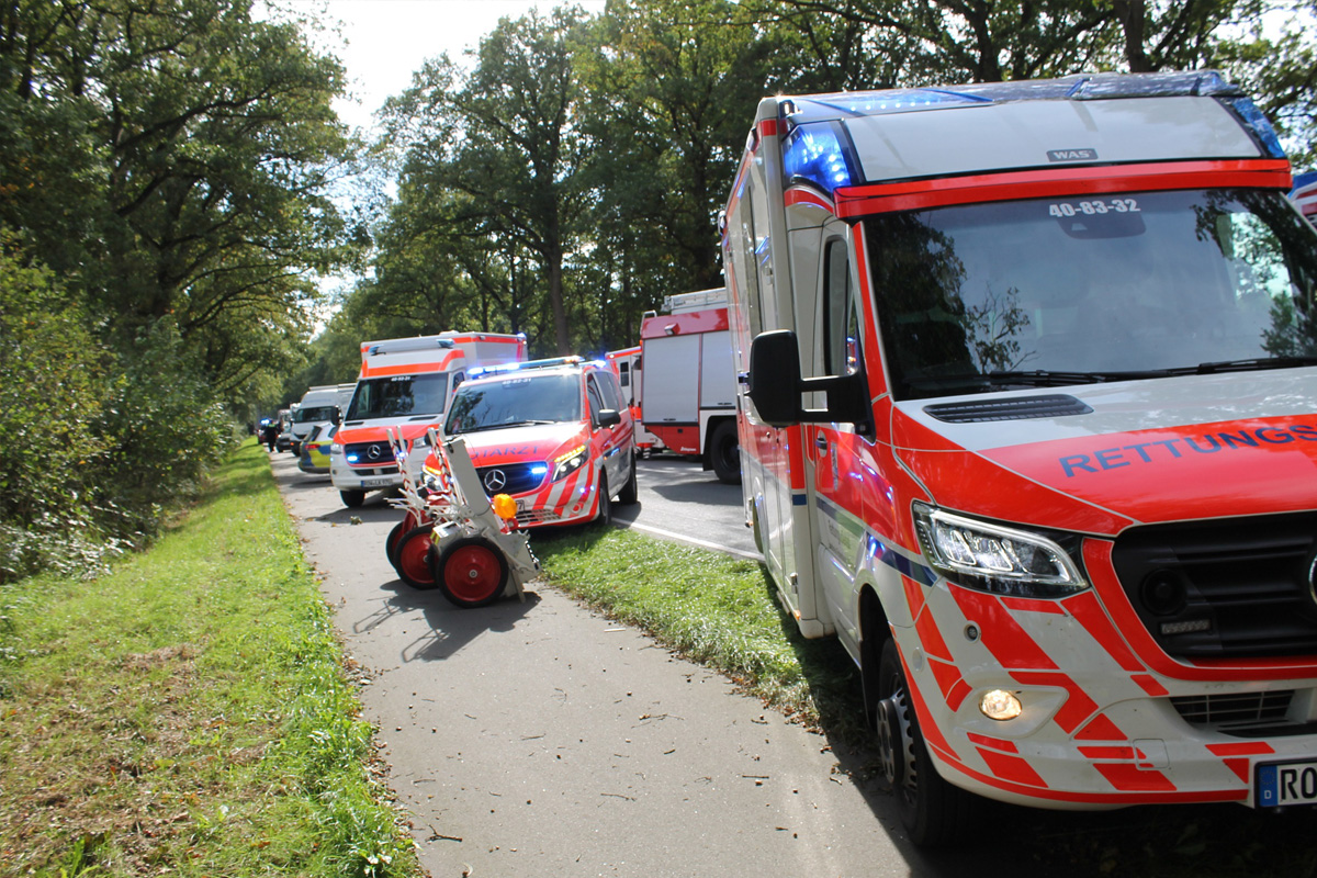 B71 Deinstedt NI – Fünf Verletzte bei schwerem Unfall mit mehreren Pkw und Lkw