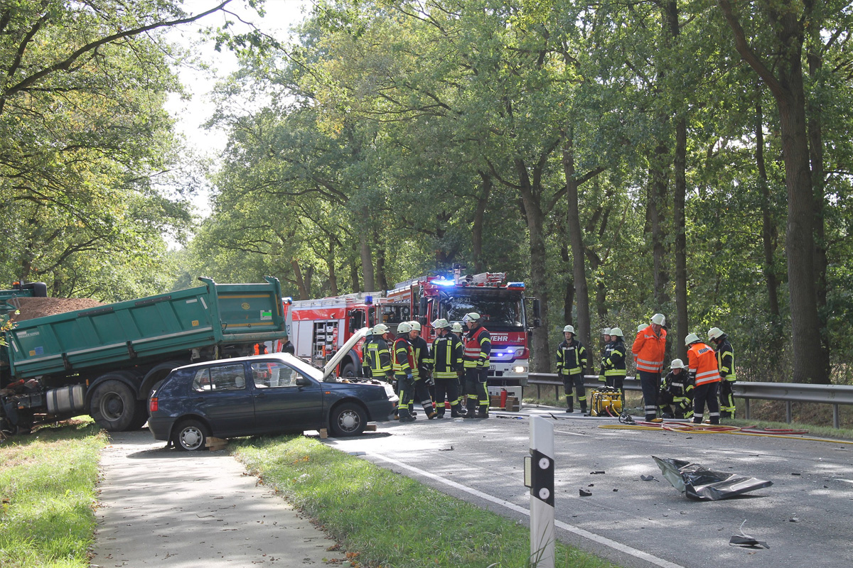 B71 Deinstedt NI – Fünf Verletzte bei schwerem Unfall mit mehreren Pkw und Lkw