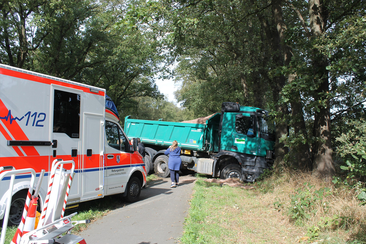 B71 Deinstedt NI – Fünf Verletzte bei schwerem Unfall mit mehreren Pkw und Lkw