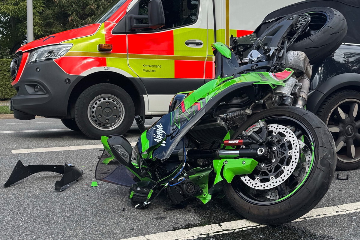 München BY – Motorradfahrer bei Unfall schwer verletzt